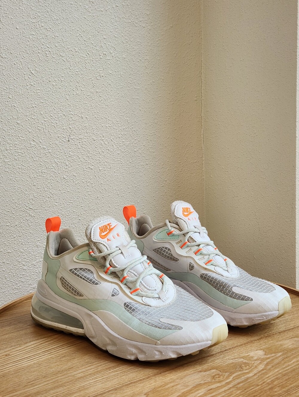 Nike Air Max 270 React SE In "Hyper Crimson" Women's Sneakers - Picture 3 of 6